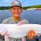 Во время рыбалки 15-летний мальчик вместо голубого сома поймал редкую белую рыбу