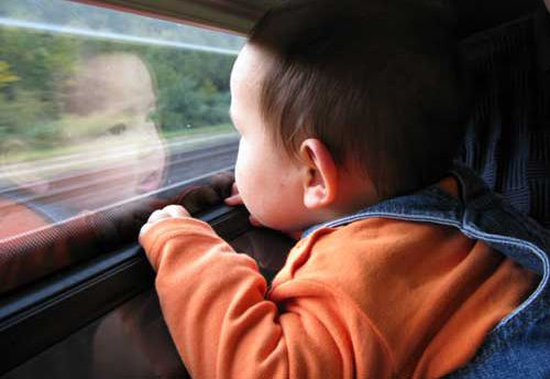 Мама возмутилась, когда её сына попросили перестать плакать в поезде