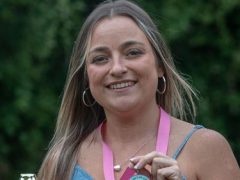 Мать семейства, упавшая во время спортивного забега, получила смешную награду в виде ягодиц