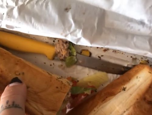 Беременная клиентка заказала сэндвич, но вместе с закуской ей доставили нож