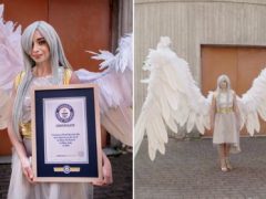 Любительница косплея создала огромные крылья ради мирового рекорда