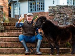 Пони, любящий пиво, стал мэром английской деревни