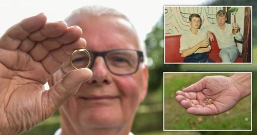 Мужчина получил обратно кольцо, соскользнувшее с его пальца 54 года назад