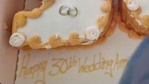 Торт, заказанный на годовщину свадьбы, насмешил женщину своим уродством