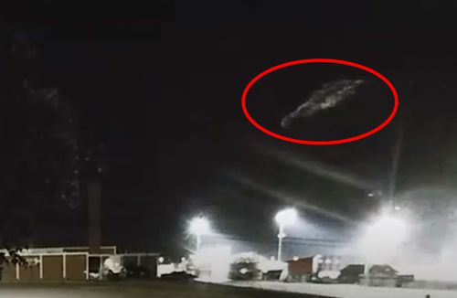 Камера видеонаблюдения запечатлела бесшумный НЛО, попытавшийся применить маскировку