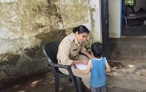 Мальчик пришёл в полицию с жалобой на маму, укравшую его конфеты