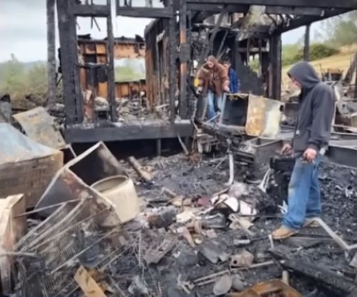 Причиной пожара, уничтожившего фермерский дом, мог стать упавший метеорит