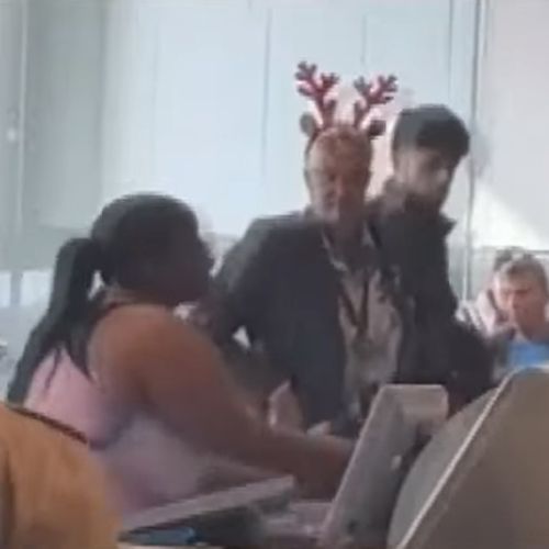Женщина, потерявшая детей в аэропорту, швырнула монитор в сотрудника авиакомпании