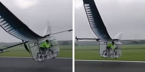Изобретатель уселся на велосипед, чтобы взлететь