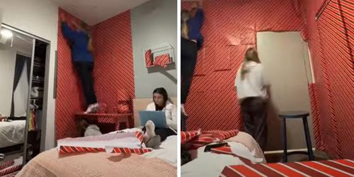 Шутницы украсили комнату своей соседки праздничной обёрточной бумагой