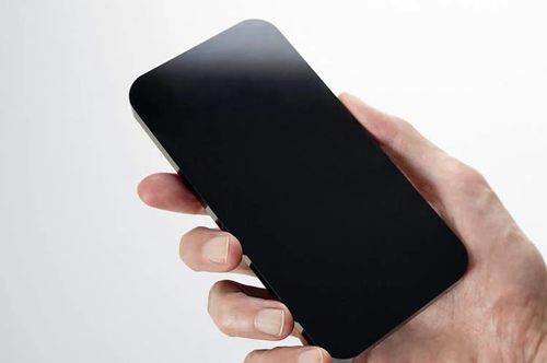 Кусок акрила, похожий на смартфон, создан для борьбы с зависимостью от телефонов