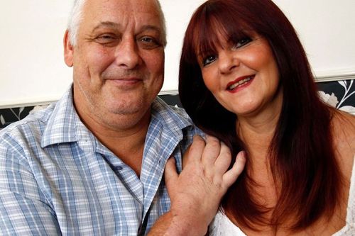 Муж спас жену от сердечного приступа с помощью своей трансплантированной руки