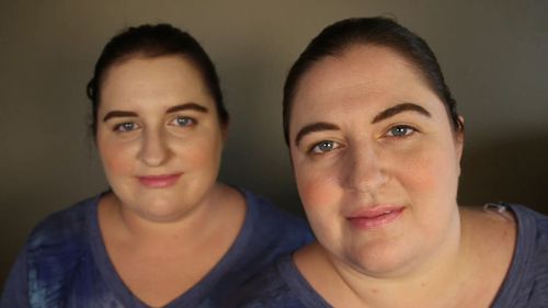 Две женщины оказались точными двойниками друг друга, хотя они даже не родственницы