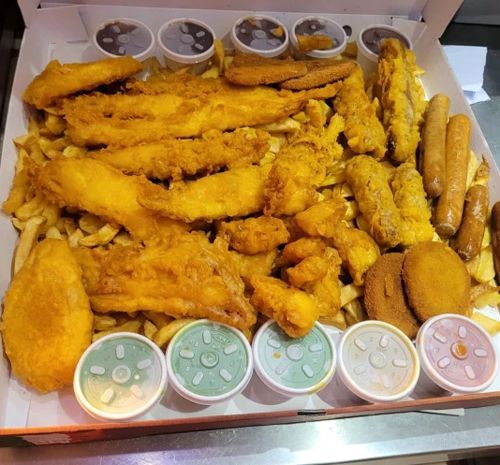 В ресторане начали продавать самое увесистое блюдо из рыбы с картошкой