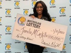 Чтобы расслабиться, женщина воспользовалась лотерейным приложением в телефоне и выиграла 100000 долларов