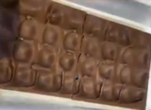 Из купленного шоколада необъяснимым образом исчезла вся начинка