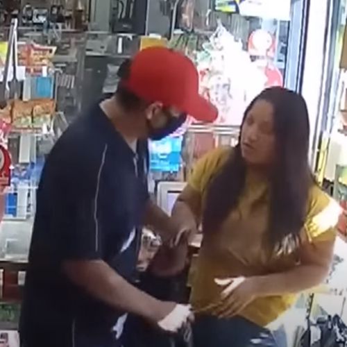 Продавщица отобрала нож у грабителя и прогнала его из магазина