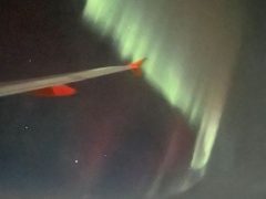 Пилот развернул самолёт, чтобы все пассажиры смогли посмотреть на северное сияние