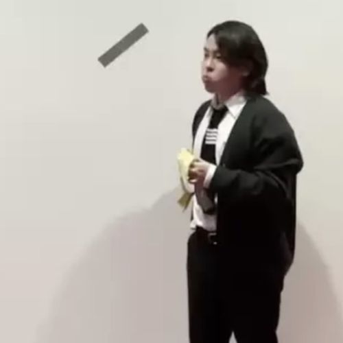 Голодный студент съел банан, выставленный в музее в качестве экспоната