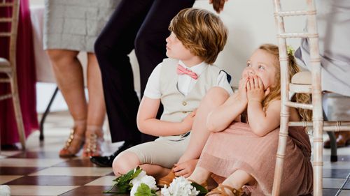 Невеста не хочет, чтобы одна из приглашённых на свадьбу женщин привела своих шумных детей