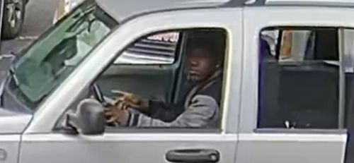 Преступник обронил в чужой машине свой мобильный телефон и вернулся за ним, после чего скрылся