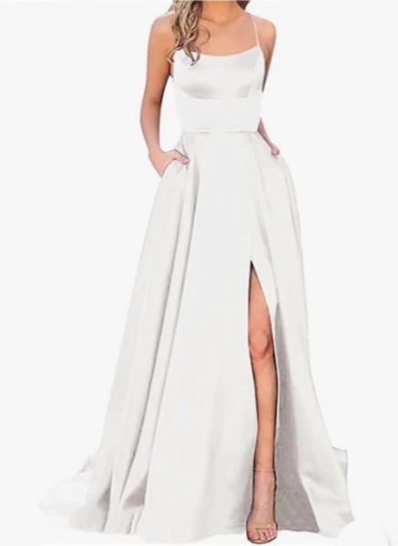 Белое платье, заказанное в интернете, повеселило невесту своим уродством