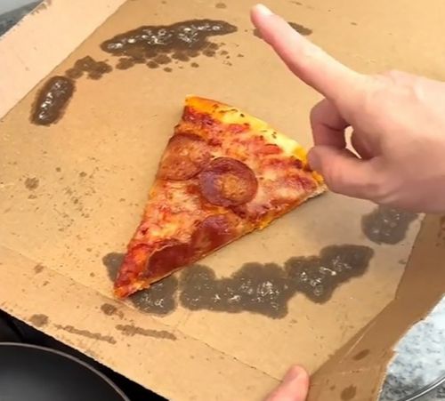 Любитель пиццы рассказал, как можно освежить зачерствевшую закуску