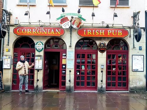 Ирландец мечтает посетить все имеющиеся в мире ирландские пабы