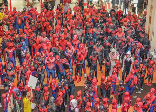 Люди в костюмах Человека-Паука пришли в торговый центр и побили мировой рекорд