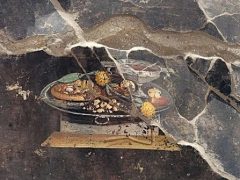 Во время раскопок археологи обнаружили фреску с древней пиццей