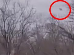 Автомобилист снял НЛО, похожий на классическую летающую тарелку