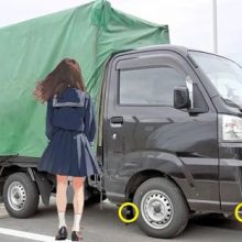 Водитель установил четыре видеокамеры на свой грузовик, чтобы снимать женщин и девочек под юбками