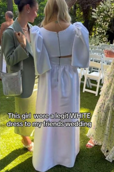 Гостью, одевшуюся в топ и юбку белого цвета, оказалось легко перепутать с невестой