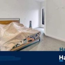 Фото квартиры, выставленной на продажу, получилось забавным из-за «человека» под одеялом