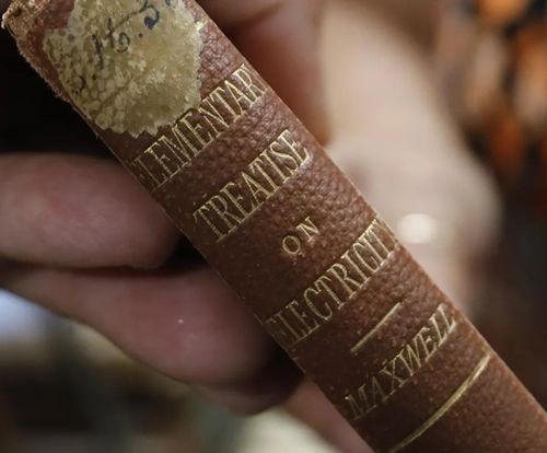 Библиотечная книга потерялась на 119 лет, но была возвращена на полку