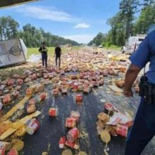 Водителей попросили избегать шоссе, по которому разлился сырный соус