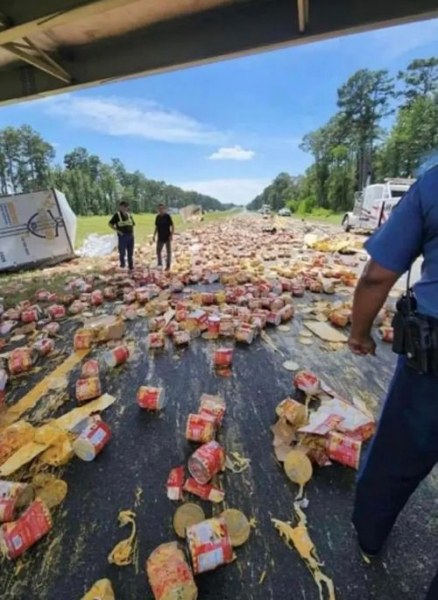 Водителей попросили избегать шоссе, по которому разлился сырный соус