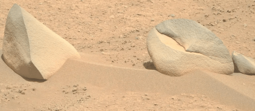 На Марсе обнаружили «акулий плавник» и «крабью клешню»
