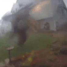 Из-за торнадо садовая мебель отправилась в полёт и сокрушила камеру видеонаблюдения