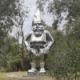 «Хромированный гном», ставший всеобщим любимцем, переехал с обочины дороги в парк скульптур