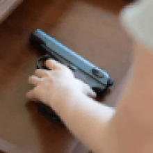 Мальчик, нашедший дома пистолет, подстрелил младшего 4-летнего братишку