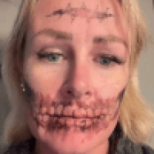 Сделав на лице страшную временную татуировку, женщина поняла, что не может её смыть