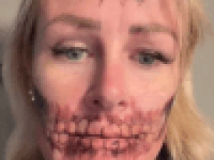 Сделав на лице страшную временную татуировку, женщина поняла, что не может её смыть