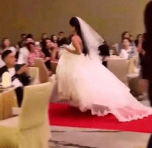 Невеста бросила жениха посреди свадебной церемонии