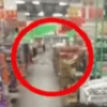 Охранник заметил привидение в продуктовом магазине