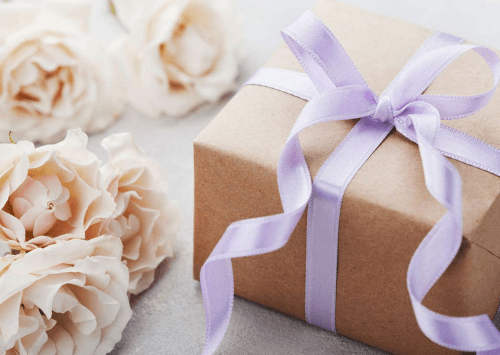 Родители умершего мужчины потребовали от его вдовы вернуть им свадебные подарки