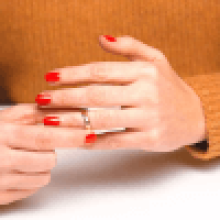 Муж отказывается разговаривать с женой, которая потеряла обручальное кольцо