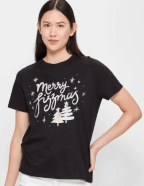 Рождественская футболка стала неприличной из-за неудачно подобранного шрифта