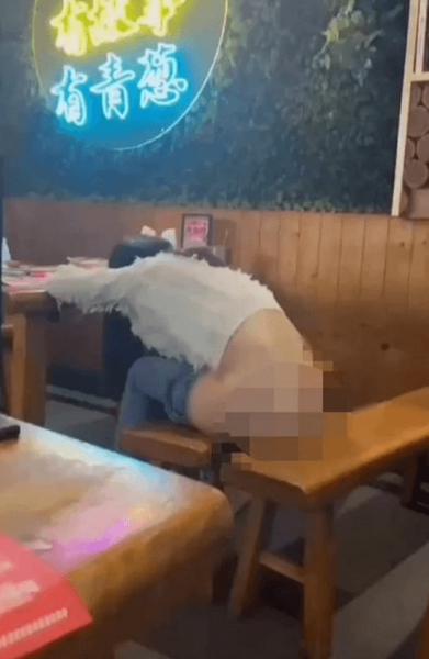 Пьяная посетительница помочилась прямо посреди ресторана