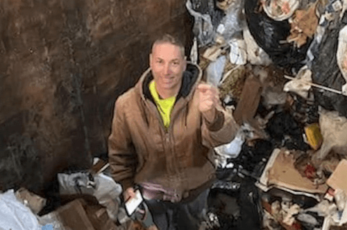 Рабочие перерыли 20 тонн мусора, чтобы найти случайно выброшенное обручальное кольцо